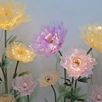 Décoration de scène de mariage luxueuse personnalisée, fleurs artificielles en soie lumineuses électriques faites à la main, décoration LED sur pied pour les événements