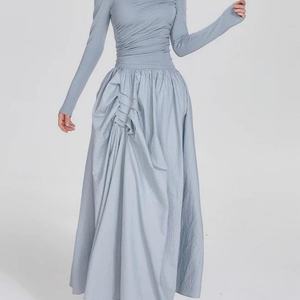 เดรสฤดูร้อนผู้หญิง สีน้ำเงิน แขนยาว ทรงเข้ารูป กระโปรงบานยาว ดีไซน์หรูหรา จับจีบ คอทรงกลม - Product Image 3