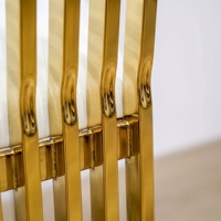 Chaise de salle à manger d'hôtel de luxe moderne en acier inoxydable doré, dossier haut, empilable, avec coussin en éponge, pour banquets de mariage