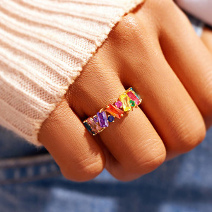 Anello con Design Geometrico Irregolare e Colorato per Donne - Product Image 3