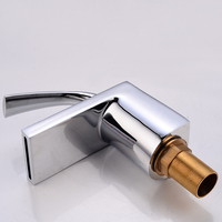Robinet de lavabo de salle de bain en laiton chromé, robinet cascade durable à poignée unique, cartouche céramique, design contemporain