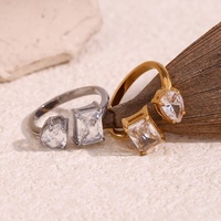 Nieuwe trendy roestvrijstalen ringen met 18k vergulding, glanzende waterdruppelvormige vierkante zirkonia, voor Valentijnsdag cadeau voor koppels