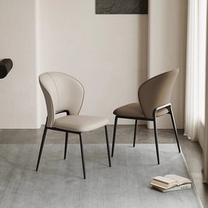 Chaise de salle à manger en similicuir sur pieds en métal, imperméable, moderne et léger, design de luxe pour la cuisine, la salle à manger et l'hôtel. - Product Image 1