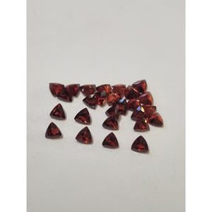 Granat naturel taille trillon 4 mm, pierre précieuse en vrac |   Pierre de grenat rouge facettée pour la fabrication de bijoux |   Fournisseur en gros de pierres précieuses - Product Image 5