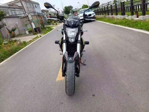 Motocicleta Urbana <span class=keywords><strong>Naked</strong></span> <span class=keywords><strong>Benelli</strong></span> 302S Negra y Roja con Motor Bicilíndrico en Paralelo, Chasis Trellis, Amortiguador Trasero Ajustable, Doble Disco ABS, Deportiva para Desplazamientos - Product Image 4