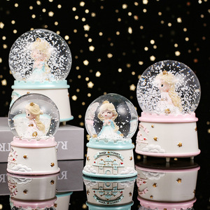 Globe d'eau en verre à base <span class=keywords><strong>de</strong></span> résine à taille et motif personnalisés Décoration <span class=keywords><strong>de</strong></span> boule à neige princesse <span class=keywords><strong>de</strong></span> conte <span class=keywords><strong>de</strong></span> fées fantastique - Product Image 1