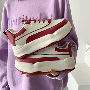 รองเท้าผ้าใบแฟชั่นผู้หญิงดีไซน์เนอร์ขายส่ง รองเท้าส้นหนา สวยงาม ใส่สบาย - Product Image 3