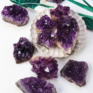 Vente en gros de grappes d'améthyste de haute qualité CrystalHola, forme libre, pierre de guérison tendance pour la décoration intérieure et les cadeaux de fêtes - Product Image 2