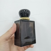 Botella de spray de fragancia negra personalizada Botella de perfume de vidrio grueso cuadrado de 50ml con tapa negra