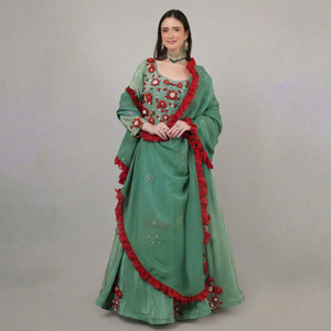 Lehenga Choli de Diseñador para Mujer con Cuentas de Flores Rojas, Adornos de Dana y Perlas, Prenda Moderna para Celebraciones - Product Image 1