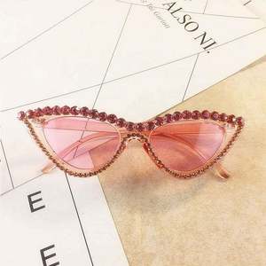 Gafas de Sol de Moda al por Mayor, Gafas de Sol de Lujo con Pedrería para Mujer, Gafas de Sol Vintage de Ojo de Gato para Dama - Product Image 2