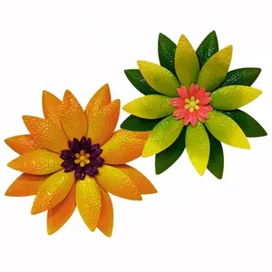 La venta al por mayor de fábrica es popular en los tiempos modernos Flor de metal moderna Colgante de pared Decoración de flores para el hogar para la familia