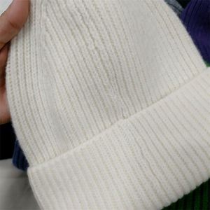 Vente en gros de bonnets en laine de haute qualité pour femmes et hommes, bonnets tricotés chauds pour l'hiver, logo brodé personnalisé - Product Image 6