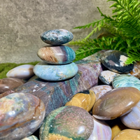 Pierre de palmier en jaspe océanique naturel de Madagascar polie à la main, cristaux d'équilibrage Reiki, galets de massage pour la décoration de studio de yoga