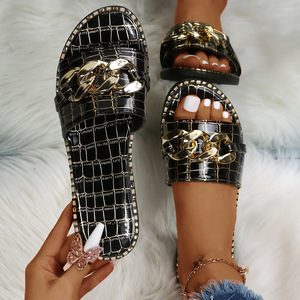 Sandalias Planas de Talla Grande para Mujer ashion2025, Estilo Europeo y Americano, Casuales, con Cadena Metálica en la Correa, Modelo 231 231 - Product Image 3