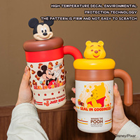 Bouteille isotherme et thermos grande capacité Disney avec couvercle, poignée et paille, idéale pour offrir et pour la Coupe du Monde 2026