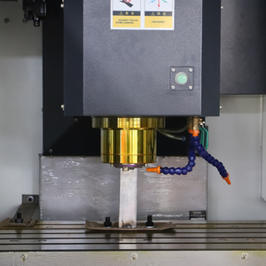 <span class=keywords><strong>Centro</strong></span> di Lavorazione Verticale VMC1160 BT40 con Controllo CNC Fanuc, Alta Precisione e Funzione Automatica per Parti di Precisione e Stampi - Product Image 2
