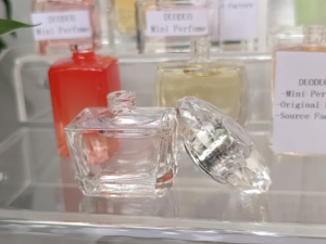 2025 Mini gốc của phụ nữ Cologne bán buôn Nước hoa OEM ODM 2ml-100ml hoa/trái cây/cay/Woody hương thơm cho nam giới phụ nữ - Product Image 5