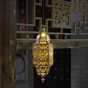 Lanterne hexagonale solaire étanche pour l'extérieur, lampe décorative de jardin à projection creuse marocaine pour l'ambiance de la cour - Product Image 1