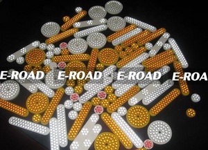 الأبيض الأصفر الأحمر السلامة المرورية 7/23/45/80 جولة بلاستيك عاكس لوحة الزجاج الخرز الطريق عاكس مع حفرة - Product Image 6