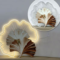 Horloge murale moderne et élégante en forme de feuille de Ginkgo, design unique et créatif, lumière LED, acrylique, aiguille ultra silencieuse pour la décoration de la maison, salon