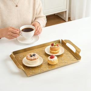 Bandeja de Servir Rectangular Decorativa de Piel de Cocodrilo Dorada con Asas de Metal Pulido Dorado - Product Image 3