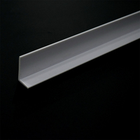 Extrusion de plastique PVC personnalisée 90 °   Profils d'angle avec texture de surface imitation bois