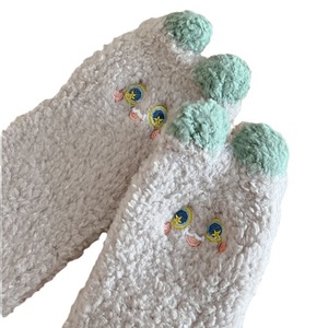Chaussettes pour femmes en polaire corail épaisses et chaudes, style cartoon 3D, broderie d'oreilles d'animaux, certifiées CE, nouvelle collection Jingwen OEM - Product Image 6
