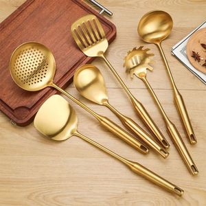 ชุดเครื่องครัวสเตนเลสสตีลคุณภาพสูง Kitchen Master Gold 6 ชิ้น ประกอบด้วยตะหลิว ทัพพี ช้อนตักซุป ตะหลิวพลิกอาหาร ที่คีบอาหาร ทนทาน ใช้กับเครื่องล้างจานได้ - Product Image 2