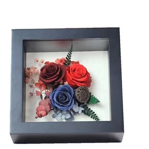 Marco de fotos de flores frescas conservadas en 3D de madera de nogal para exhibir Minifigs Cabrite espécimen marcos de fotos con animales - Product Image 3