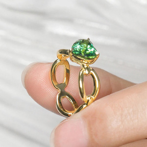 Elegante anello geometrico con intarsio a cuore, regalo di anniversario per donna, gioielli in stile minimalista e di lusso - Product Image 4