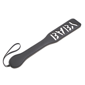Cuero <span class=keywords><strong>Beat</strong></span> Paddle cuerda negra tallada letras PU raqueta para adultos diversión azotar Paddle mujeres SM productos sexuales - Product Image 4