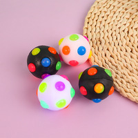 Balle rebondissante promotionnelle LED multicolore en TPR phosphorescente de 6,5 cm pour soulager le stress, jouet à mâcher pour enfants et jouet à mâcher pour chien