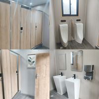 Toilettes forestières mobiles préfabriquées personnalisables et durables avec douche et roues pour parcs paysagers extérieurs, camping et sites publics