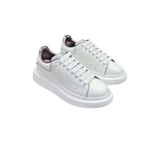 Zapatos Casuales de Mujer de Cuero de Alta Calidad al por Mayor, Zapatos Deportivos para Hombre con Suela Gruesa para Caminar - Product Image 1