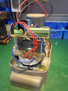 Moteur solaire de porte coulissante Wifi DC24V 500KG Ouvre-porte <span class=keywords><strong>coulissant</strong></span> automatique avec panneaux solaires/batteries <span class=keywords><strong>Kit</strong></span> <span class=keywords><strong>complet</strong></span> - Product Image 6