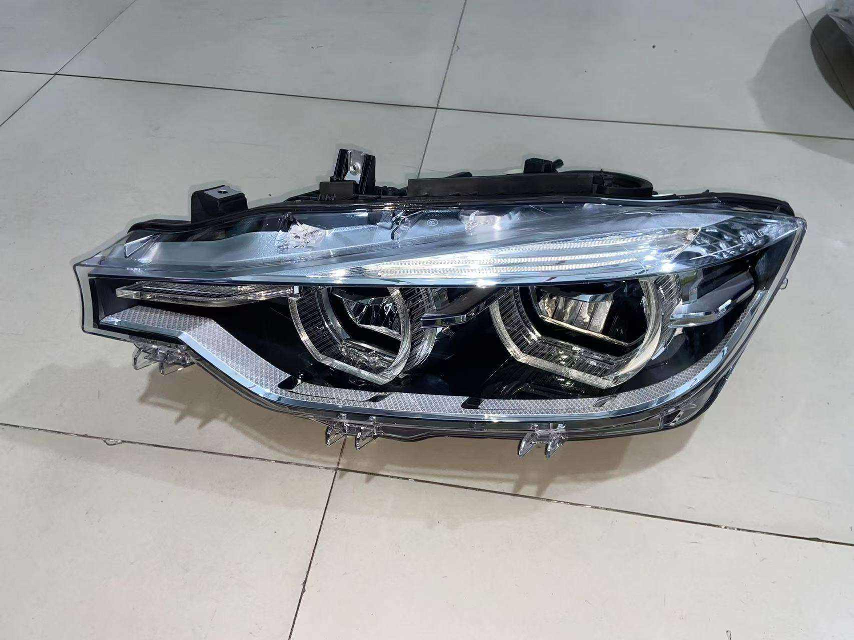 สีขาวอบอุ่น