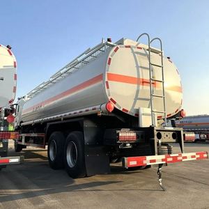 Camión Cisterna de Combustible de Tamaño Mediano Marca JAC 6X4 con Capacidad de 20000 Litros para Petróleo Crudo, Gasolina y Diésel - Product Image 6