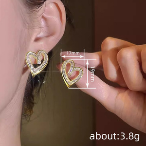 Eleganti Orecchini a Perno con Cuore Traforato, Stile Coreano Minimalista, Gioielli da Donna alla Moda per Uso Quotidiano, Regalo Chic - Product Image 3