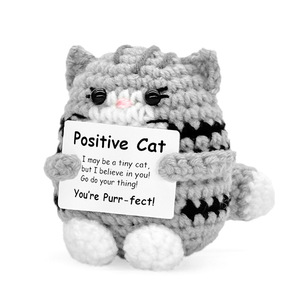 Juguete <span class=keywords><strong>de</strong></span> Ganchillo Hecho a Mano, Adorable Figura <span class=keywords><strong>de</strong></span> Dibujos Animados, Decoración <span class=keywords><strong>de</strong></span> Escritorio, Regalo Festivo, Tiburón con Espada, Pequeño Sol con Tarjeta, Gatito Gris - Product Image 3