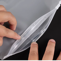 Sac d'emballage pour vêtements à fond carré recyclable personnalisé D1009D avec fermeture éclair et logo imprimé pour ordinateur et écouteurs
