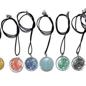 Venta en Línea de Collar de Disco de Cuarzo de Cristal Natural Hecho a Mano con Rueda de Chakra y Gemas Coloridas Curativas para Hombres y Mujeres - Product Image 1