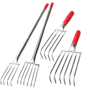 Râteau en acier inoxydable avec manche en bois, argenté/rouge/noir, <span class=keywords><strong>pour</strong></span> la pêche des <span class=keywords><strong>palourdes</strong></span> et des fruits de mer en bord de mer - Product Image 1