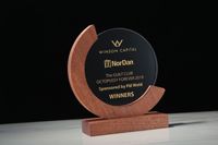 Nouveau trophée en cristal de verre de conception demi-lune sur base en bois massif personnalisée et créative