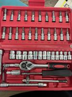 Kit de Douilles et Cliquet 1/4 Pouce de 46 Pièces avec Embouts Métriques, Outil de Réparation Automobile et Domicile en Mallette de Protection