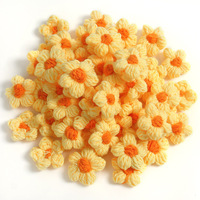 Anting-anting, hiasan rambut, dan topi rajutan gaya modern handmade dari bunga rumput pampas, katun susu lembut, tahan lama, dan ramah lingkungan.
