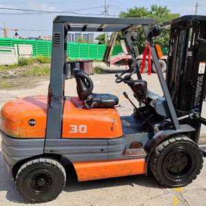 Cheap Price for 6F/7F 2T/3T Used Three-Door Diesel Heavy Duty Forklift 3 Stage Mast Side-Moving Outdoor Pavement <b>Transport</b> - Product Image 3