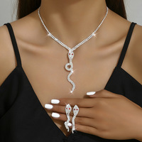 Perhiasan trendi anting-anting liontin ular berlian imitasi Stud dan kalung pesona ular hewan untuk dekorasi Karnaval Wanita