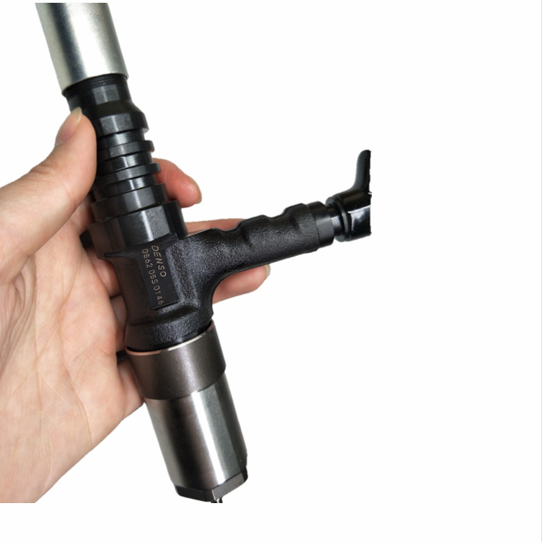 common rail diesel injector 095000-0562, 6218-11-3101, 6218-11-3100 for  KOMATSU PC600-8