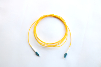 Cordon de brassage fibre optique professionnel ultra faible perte duplex LC LC monomode 9/125 OS2 jaune, à faible perte de réflexion, ignifuge